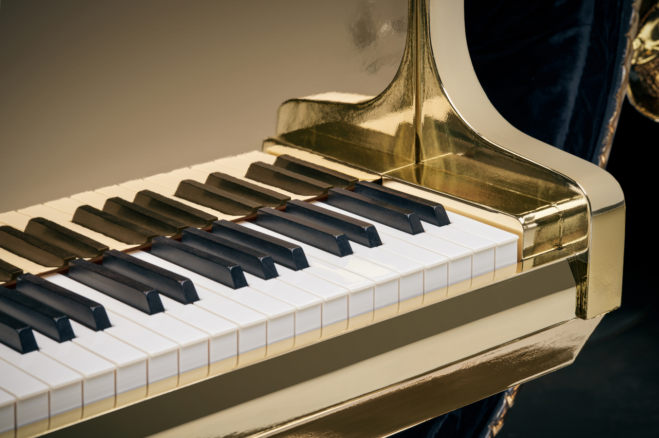 Imperial Egg Piano 03